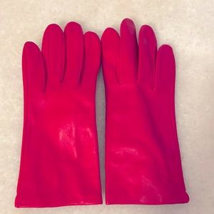 Pink leather gloves size small.